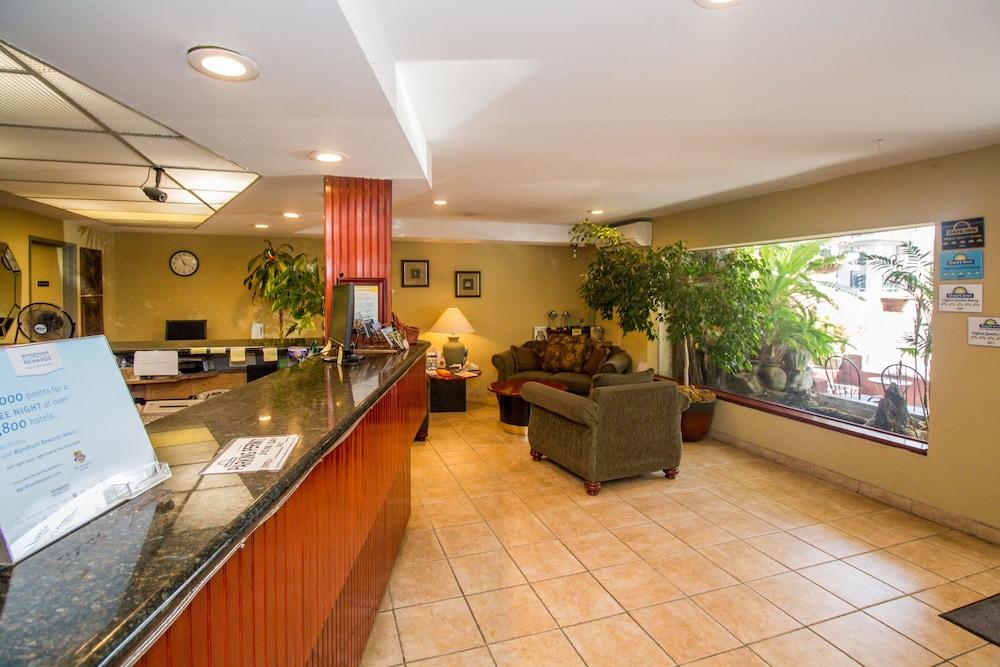 Hotel Days By Wyndham San Diego/downtown/convention Center