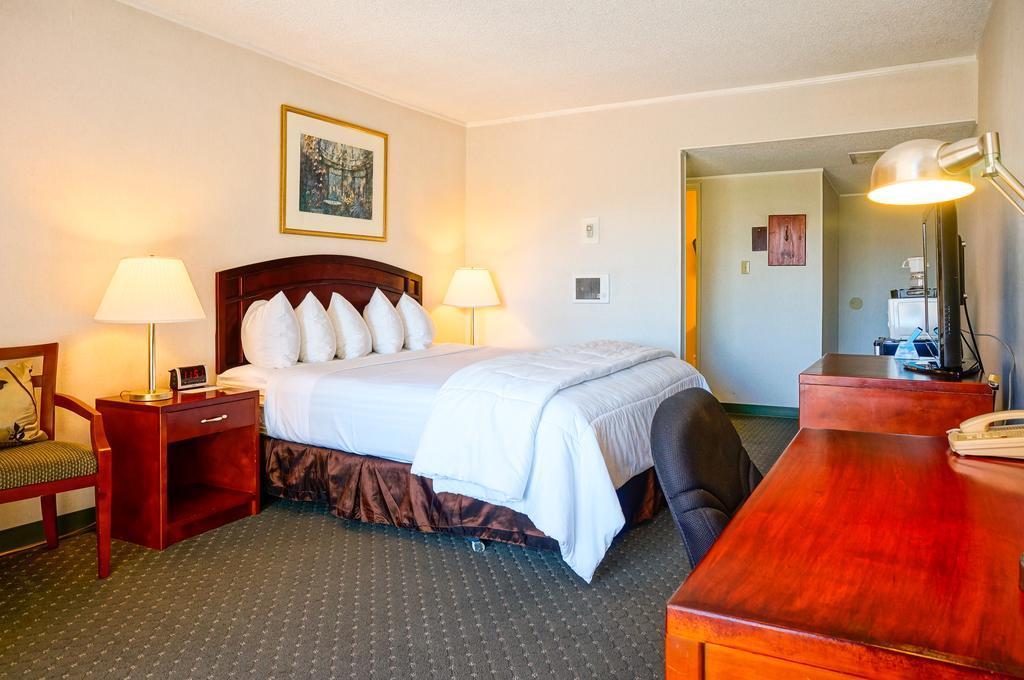 Days By Wyndham San Diego/downtown/convention Center Hotel